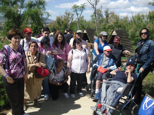 Los usuari@s del Centro de Día de Personas con Discapacidad disfrutan de un día en Terra Natura - 1, Foto 1