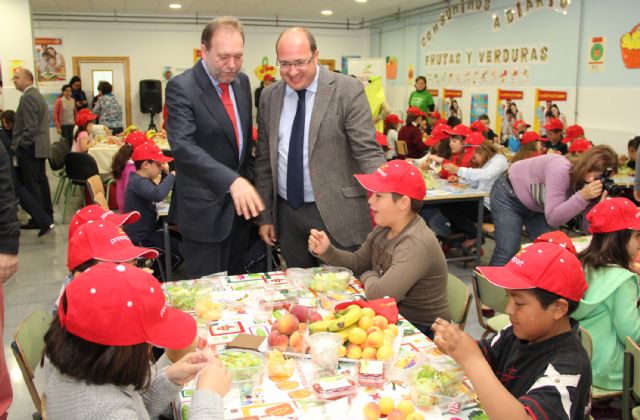Más de 350 colegios y 54.000 alumnos de la Región participan este curso escolar en el desarrollo del 'Plan de Consumo de Frutas y Verduras' - 1, Foto 1