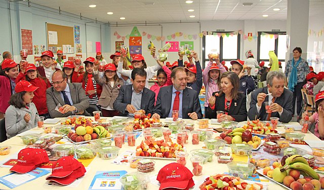 Más de 350 colegios y 54.000 alumnos de la Región participan este curso en el desarrollo del ´Plan de Consumo de Frutas y Verduras´ - 1, Foto 1