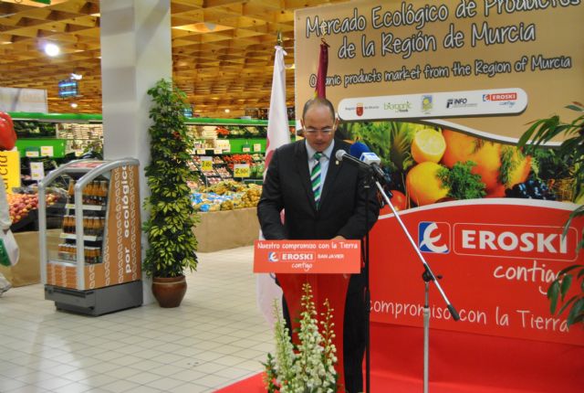El concejal de Comercio Pedro López asistió a la inauguración de un mercado ecológico promovido por el INFO, en Eroski - 1, Foto 1