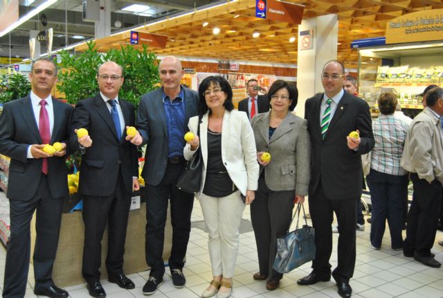 El concejal de Comercio Pedro López asistió a la inauguración de un mercado ecológico promovido por el INFO, en Eroski - 2, Foto 2