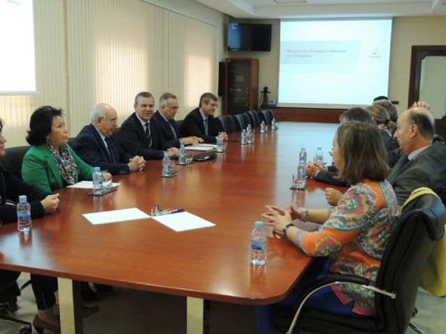 La refinería de Repsol en Cartagena recibe a la Comisión de Industria de la Asamblea Regional - 2, Foto 2