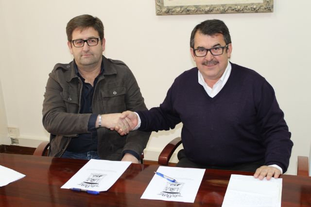 El Ayuntamiento  y la Asociacin de Comerciantes de Alhama firman un convenio de colaboracin, Foto 1