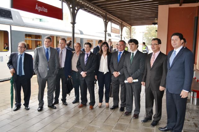 Autoridades del Gobierno central y autonómico realizan el trayecto en tren entre Lorca y Águilas - 2, Foto 2