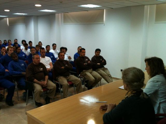 40 jóvenes de Lorca empiezan un contrato de formación anual en los programas municipales EmpleaT y ´Tu y tu barrio´ - 2, Foto 2