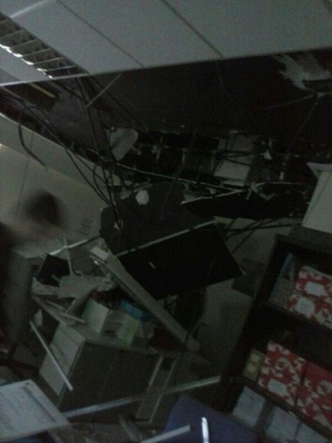Caída del techo en la Oficina de la Dependencia de la Calle Greco de Murcia - 1, Foto 1
