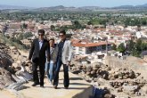 Los nuevos accesos al Castillo, que permiten el recorrido por el patrimonio local, han sido visitados esta mañana por el Consejero de Cultura y Turismo