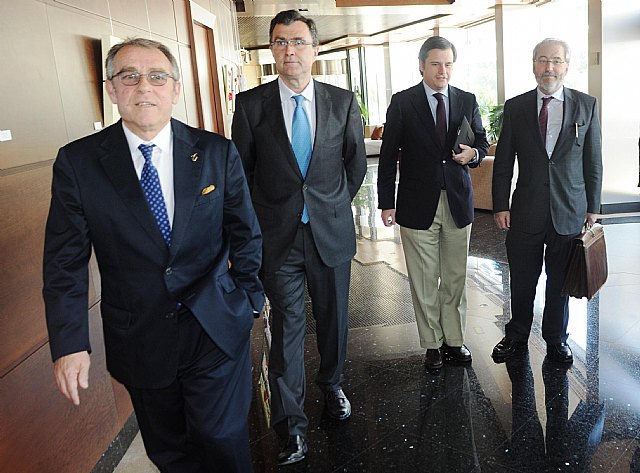 Ballesta aboga por incentivar la inversión nacional y extranjera para mostrarnos como una nación atractiva y segura - 1, Foto 1