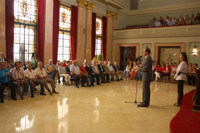 El Alcalde preside el homenaje a los 63 funcionarios que este año concluyen su carrera en el Ayuntamiento - 2, Foto 2