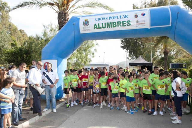Más de cuatrocientos corredores disputaron el I Cross Popular de Alumbres - 2, Foto 2