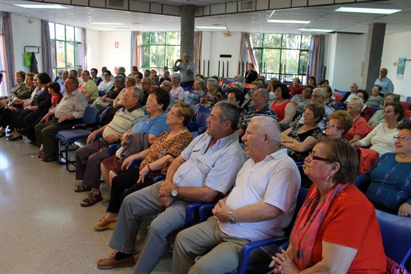 Entregados los premios de los concursos de poesa, petanca, domin, subastao y brisca de la Semana de los Mayores, Foto 2