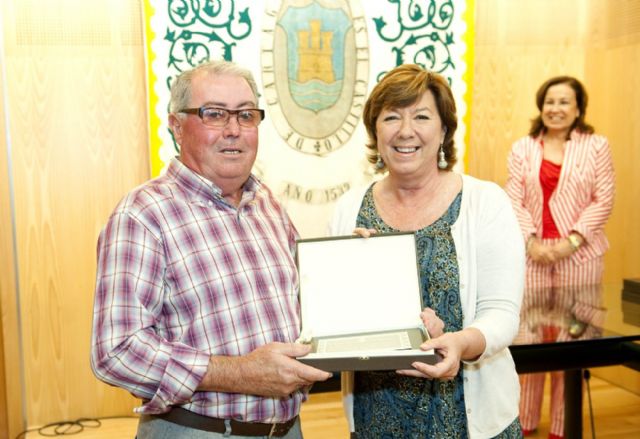 La alcaldesa desea una larga y sana jubilación a los funcionarios jubilados en el último año - 2, Foto 2