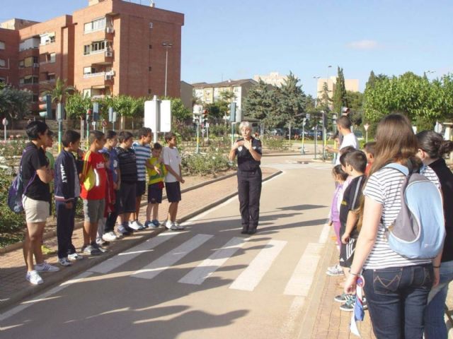 Lecciones sobre Educación Vial para los miembros de la Asociación Juvenil SHERPA - 1, Foto 1