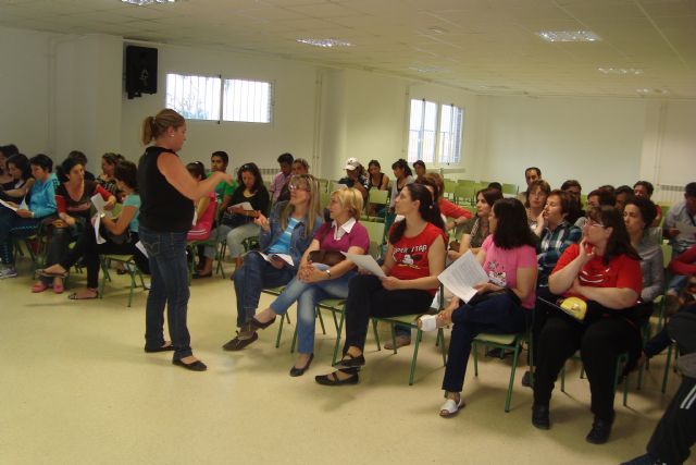 El Colegio "San Jose" welcomes the talk of the school for parents on "How to help our children with their studies", Foto 1