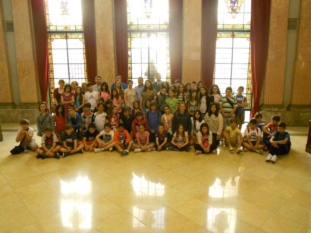 María Dolores Sánchez saluda a los profesores y estudiantes que participan en el proyecto  1, 2, 3 Mí Música te enseñaré - 2, Foto 2