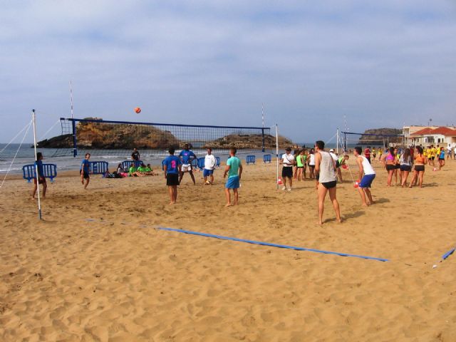 200 escolares participaron en la final de deporte escolar de voley playa celebrada en Mazarrn, Foto 1