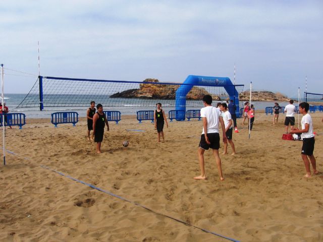 200 escolares participaron en la final de deporte escolar de voley playa celebrada en Mazarrn, Foto 2
