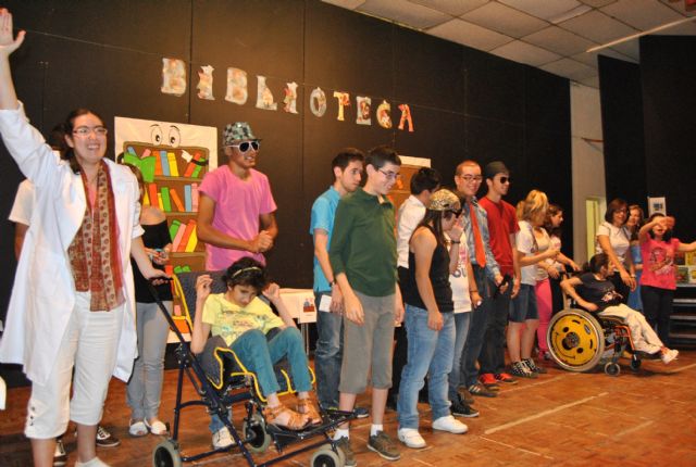 La biblioteca y los alumnos de Aidemar despiden el curso con un Festival - 1, Foto 1