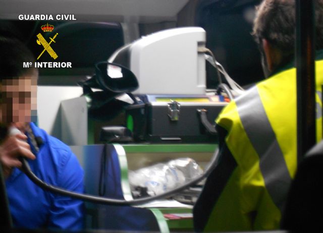 La Guardia Civil detiene a un conductor por circular en sentido contrario y superar las tasas de alcoholemia - 1, Foto 1