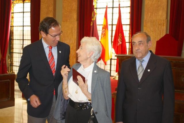 El Alcalde se sumó a los vecinos de Murcia en su homenaje a Adolfo López, uno de los promotores del movimiento ciudadano del municipio - 1, Foto 1