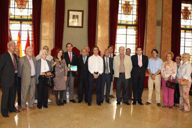 El Alcalde se sumó a los vecinos de Murcia en su homenaje a Adolfo López, uno de los promotores del movimiento ciudadano del municipio - 2, Foto 2