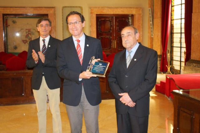 El Alcalde se sumó a los vecinos de Murcia en su homenaje a Adolfo López, uno de los promotores del movimiento ciudadano del municipio - 3, Foto 3