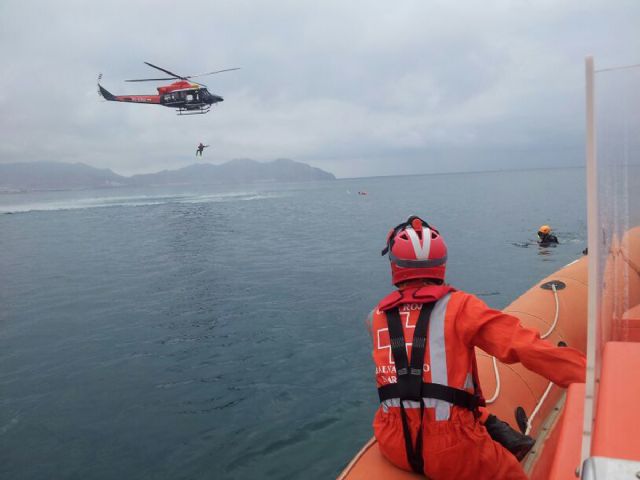 Cruz Roja Española de la Región de Murcia y el C.E.I.S llevan a cabo prácticas marítimas conjuntas - 1, Foto 1