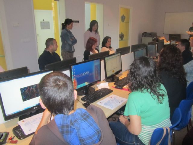 Clausurado el curso de diseño de páginas web y multimedia - 2, Foto 2