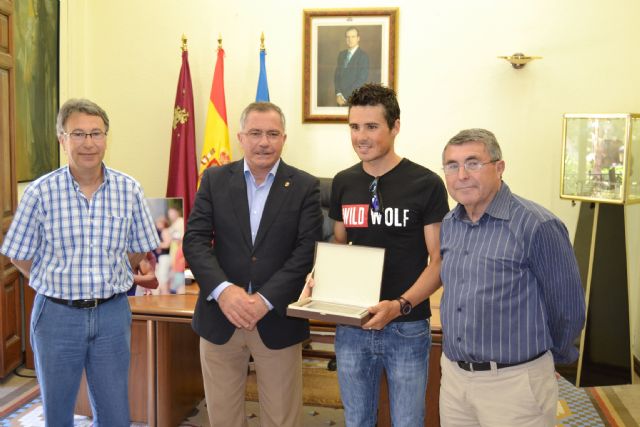 El medallista olímpico Francisco Javier Gómez Noya recibido en el ayuntamiento de Águilas - 1, Foto 1
