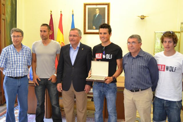 El medallista olímpico Francisco Javier Gómez Noya recibido en el ayuntamiento de Águilas - 2, Foto 2