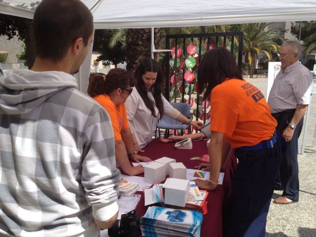 Los vecinos y vecinas de Lorquí chequean su estado de salud en la Plaza del Ayuntamiento - 2, Foto 2