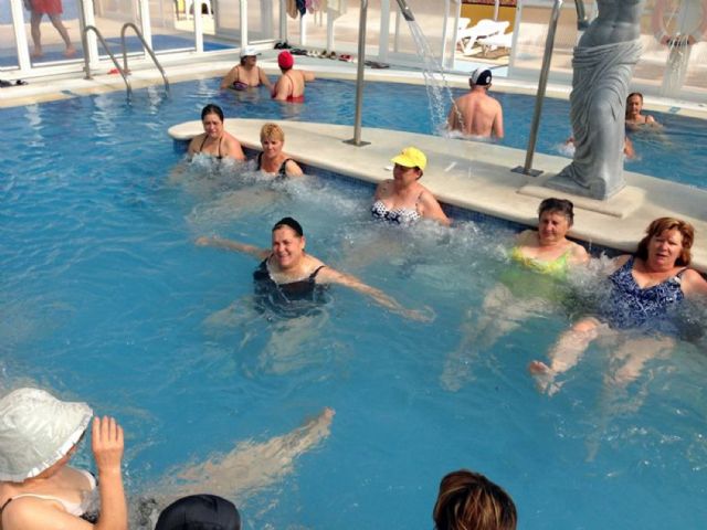 Las mujeres de la asociación Isabel González torreña pasan el día en el Balneario de Leana - 1, Foto 1