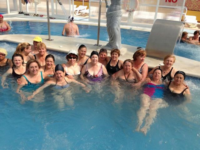 Las mujeres de la asociación Isabel González torreña pasan el día en el Balneario de Leana - 3, Foto 3