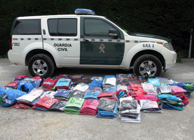 La Guardia Civil interviene más de 1.200 prendas de vestir falsificadas - 2, Foto 2