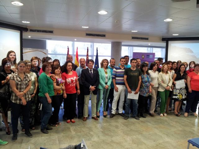 70 desempleados de los barrios altos de Lorca concluyen su formación en siete cursos becados de la Iniciativa Urbana Comunitaria - 1, Foto 1
