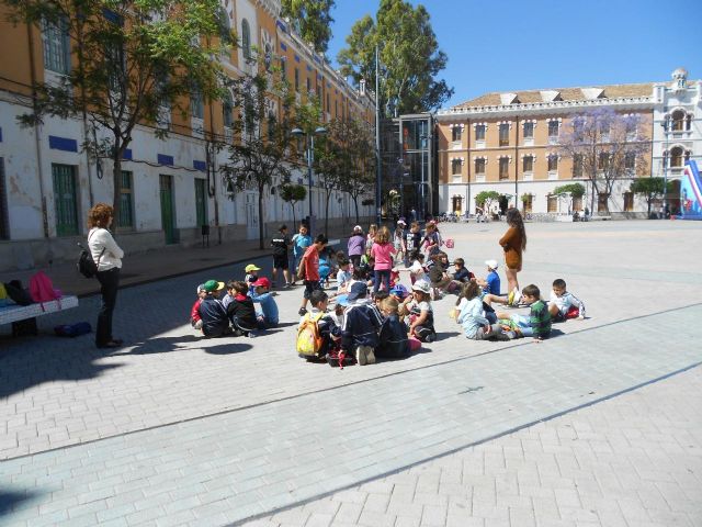 Arranca la I Feria de Primavera en el Cuartel de Artillería - 1, Foto 1