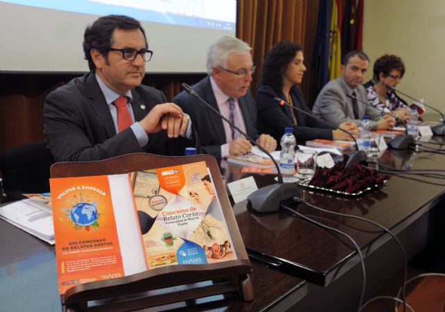 La Universidad de Murcia publica un libro recopilatorio con los ganadores de las siete ediciones del concurso de relato corto - 2, Foto 2