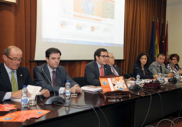 La Universidad de Murcia publica un libro recopilatorio con los ganadores de las siete ediciones del concurso de relato corto - 3, Foto 3