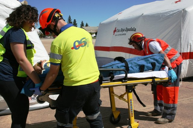 Efectivos de la Gerencia de Urgencias y Emergencias Sanitarias participan en un simulacro de accidente aéreo en la Base Aérea de Alcantarilla - 1, Foto 1