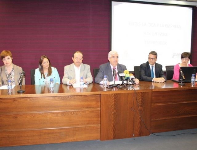 Más de treinta personas asistieron a la Jornada dirigida a personas emprendedoras celebrada ayer - 1, Foto 1