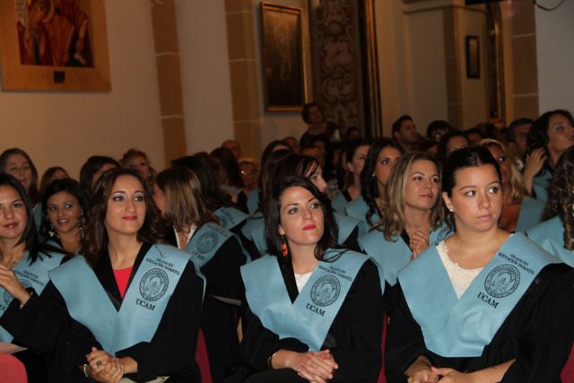 Acto de Imposición de Becas y Entrega de Diplomas a los alumnos de la Primera Promoción del Grado en Educación Infantil (Grupos C y D) de la UCAM - 1, Foto 1