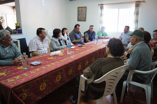 Autoridades municipales se reúnen con los vecinos de la diputación de La Sierra para conocer sus necesidades y demandas - 3, Foto 3