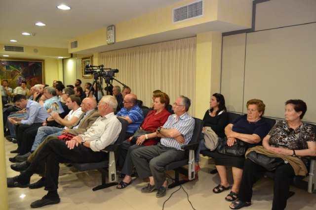 Vecinos calle Isidoro Cierva, pleno mayo 2013, Foto 1
