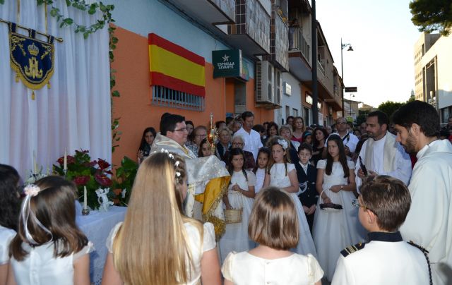 Las procesiones del Corpus Christi congregan a más de un centenar de niños de comunión - 1, Foto 1