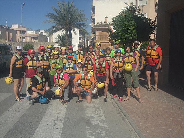 El club senderista de Totana organizó el pasado domingo 2 de Junio un descenso por el rio Segura en Rafting, Foto 2