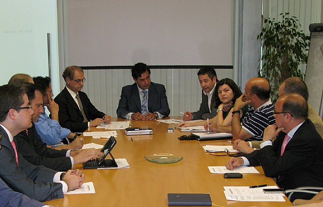 La Consejería presenta a la Mesa del Turismo su plan de acciones de promoción 2013 - 1, Foto 1