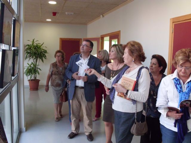 Medio Ambiente lleva la exposición Bajo el mismo sol a la biblioteca de San Javier - 1, Foto 1