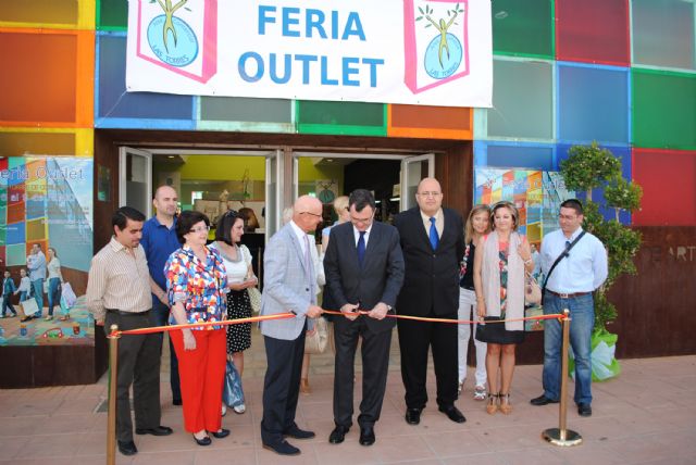 El consejero Ballesta inaugura la IV Feria Outlet torreña, que ofrecerá descuentos de hasta el 70% - 3, Foto 3