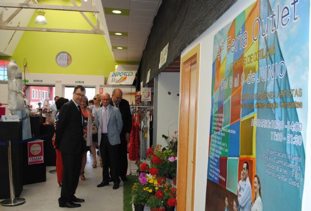 El consejero Ballesta inaugura la IV Feria Outlet torreña, que ofrecerá descuentos de hasta el 70% - 4, Foto 4
