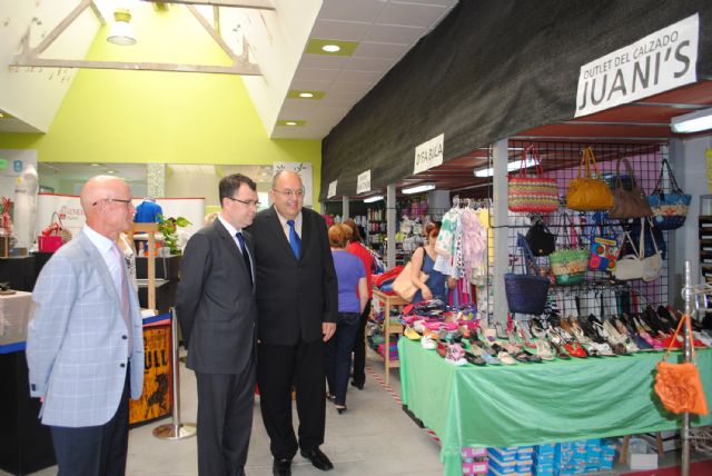 El consejero Ballesta inaugura la IV Feria Outlet torreña, que ofrecerá descuentos de hasta el 70% - 5, Foto 5